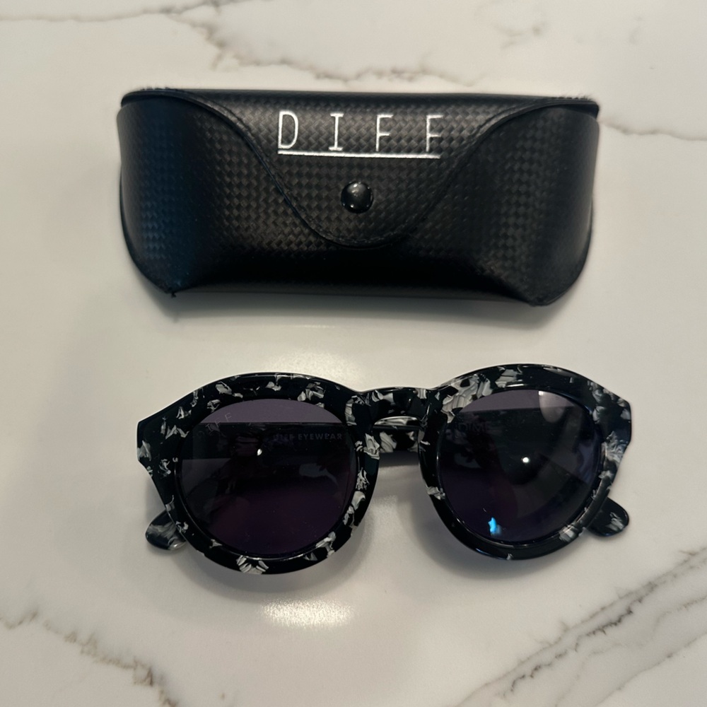 DIFF Black and White Sunglasses